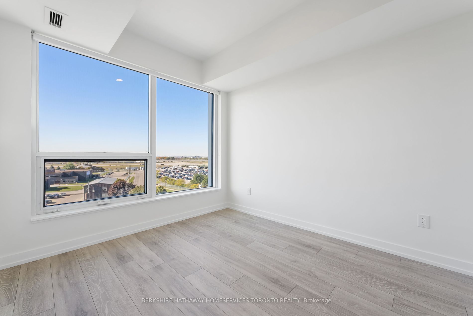 Toronto, ON M3K 0E4, Canada, 2 Bedrooms Bedrooms, ,2 BathroomsBathrooms,Residential,Active,37950