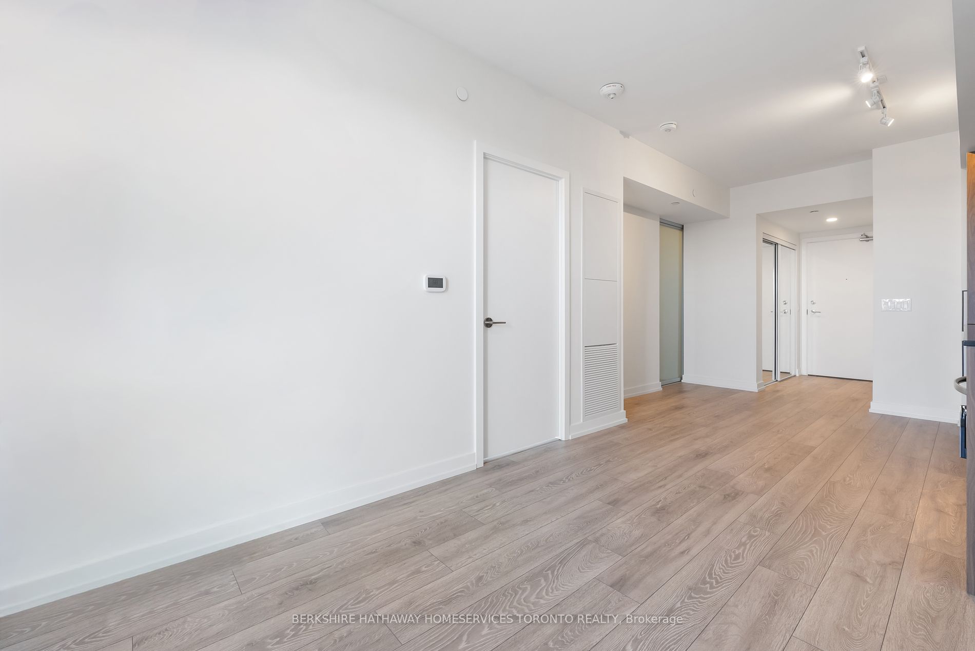 Toronto, ON M3K 0E4, Canada, 2 Bedrooms Bedrooms, ,2 BathroomsBathrooms,Residential,Active,37950