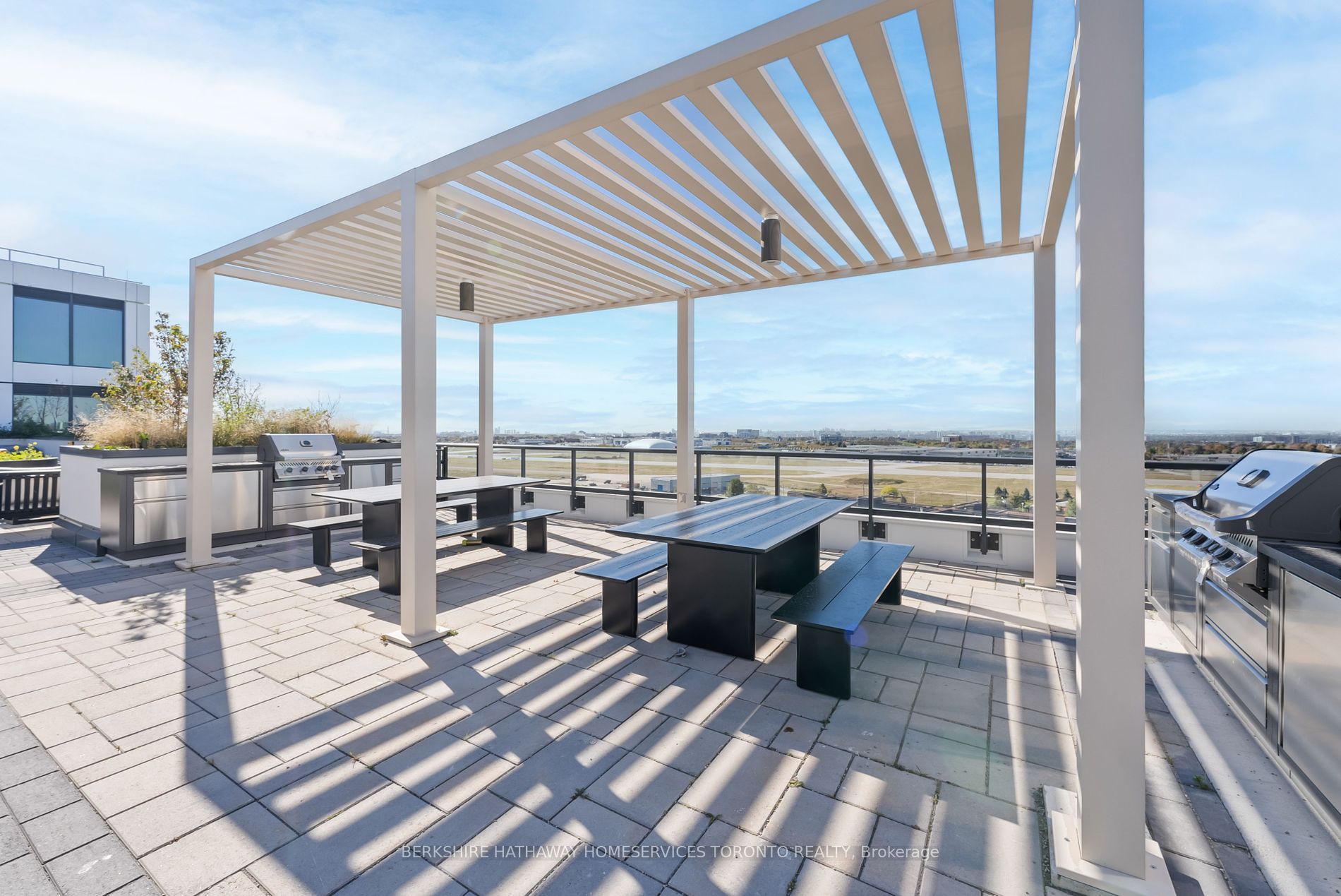 Toronto, ON M3K 0E4, Canada, 2 Bedrooms Bedrooms, ,2 BathroomsBathrooms,Residential,Active,37950