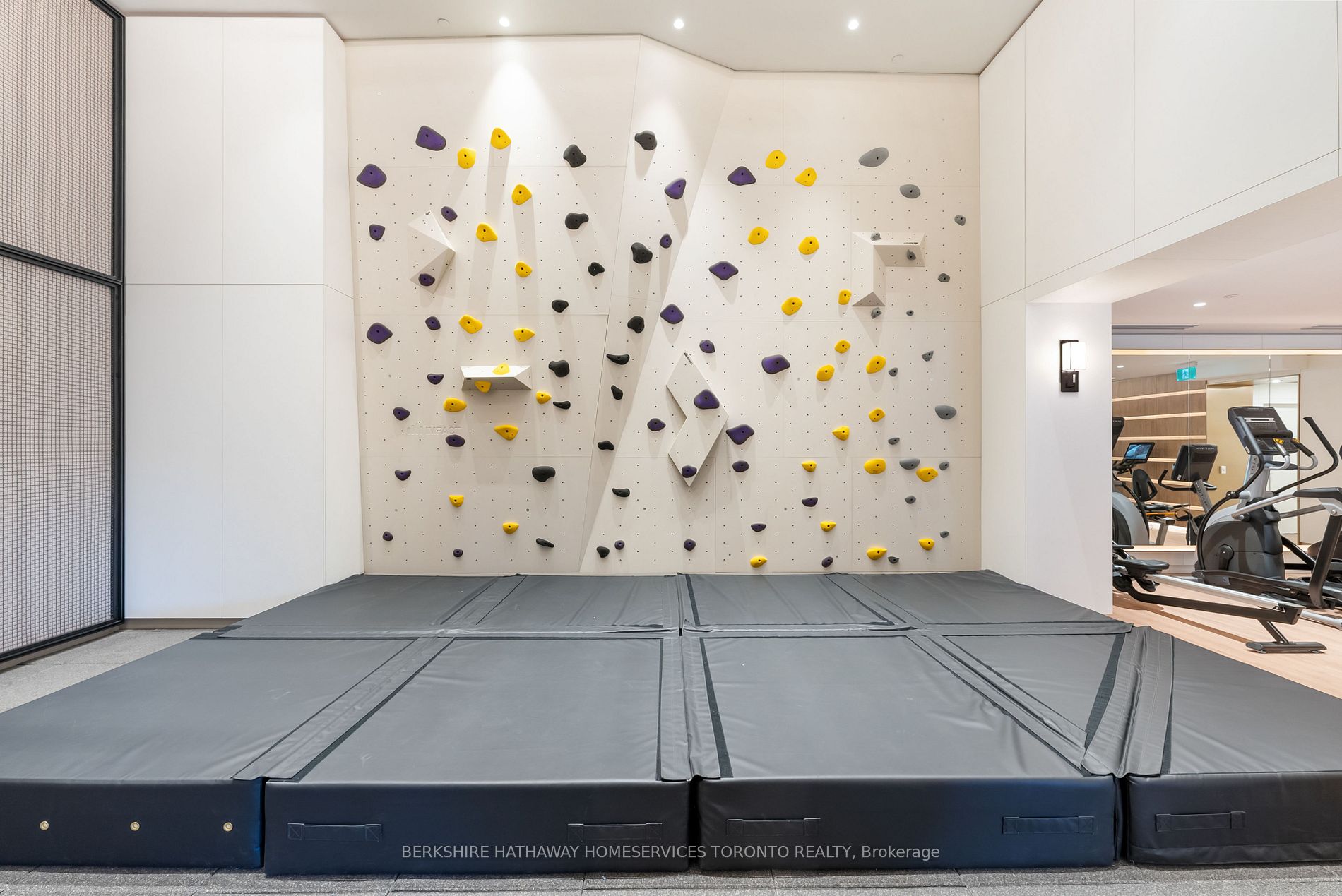 Toronto, ON M3K 0E4, Canada, 2 Bedrooms Bedrooms, ,2 BathroomsBathrooms,Residential,Active,37950