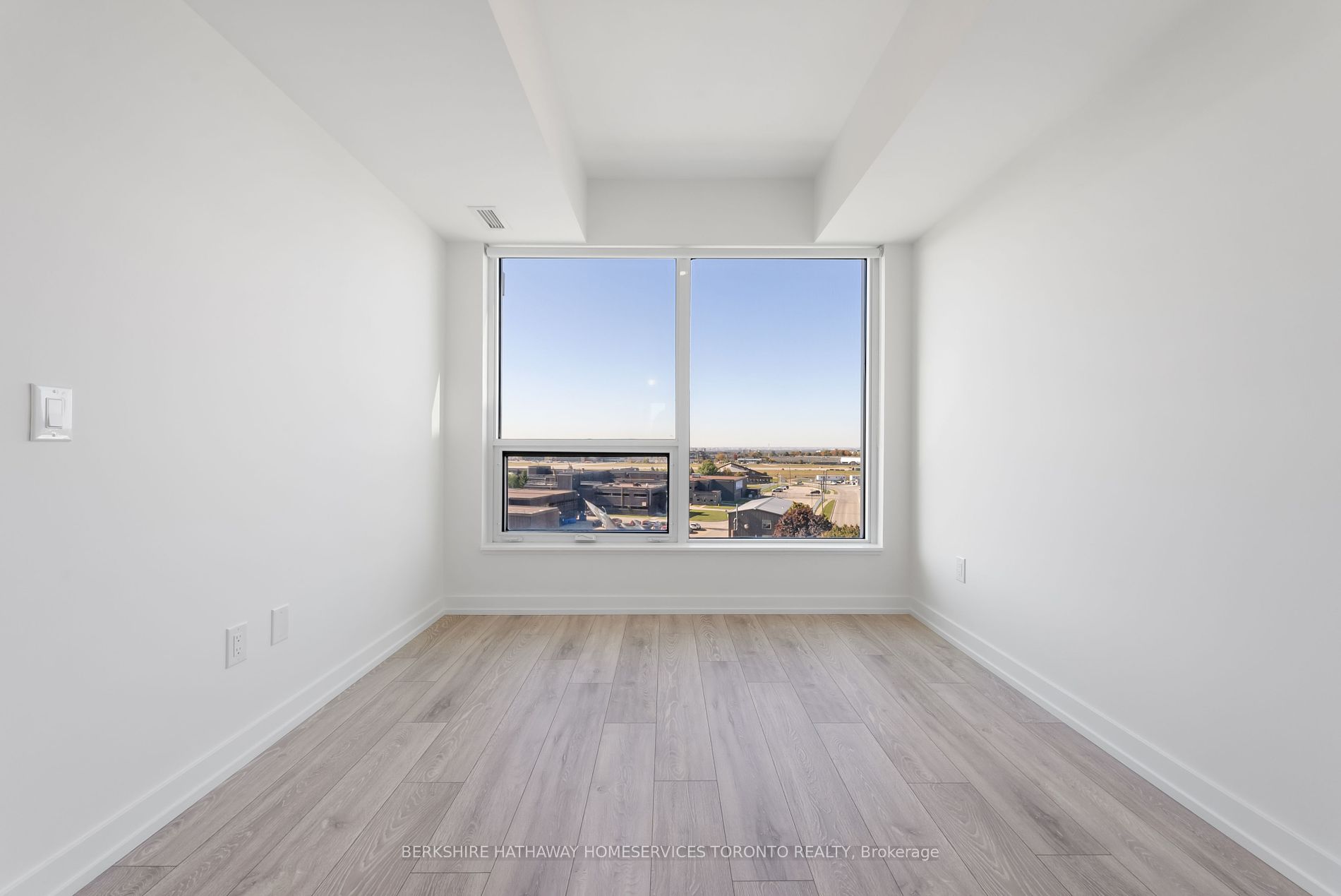 Toronto, ON M3K 0E4, Canada, 2 Bedrooms Bedrooms, ,2 BathroomsBathrooms,Residential,Active,37950