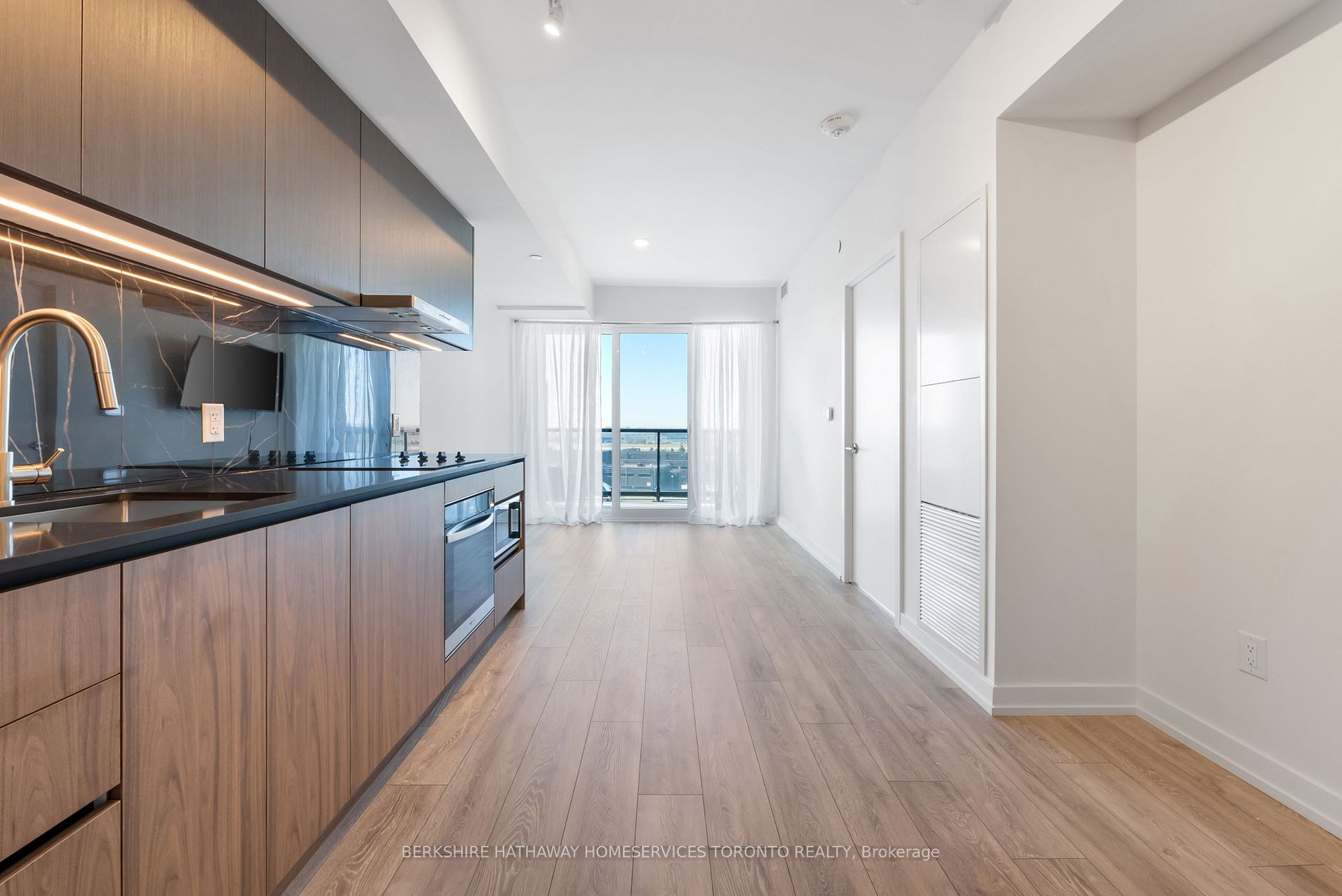 Toronto, ON M3K 0E4, Canada, 2 Bedrooms Bedrooms, ,2 BathroomsBathrooms,Residential,Active,37950