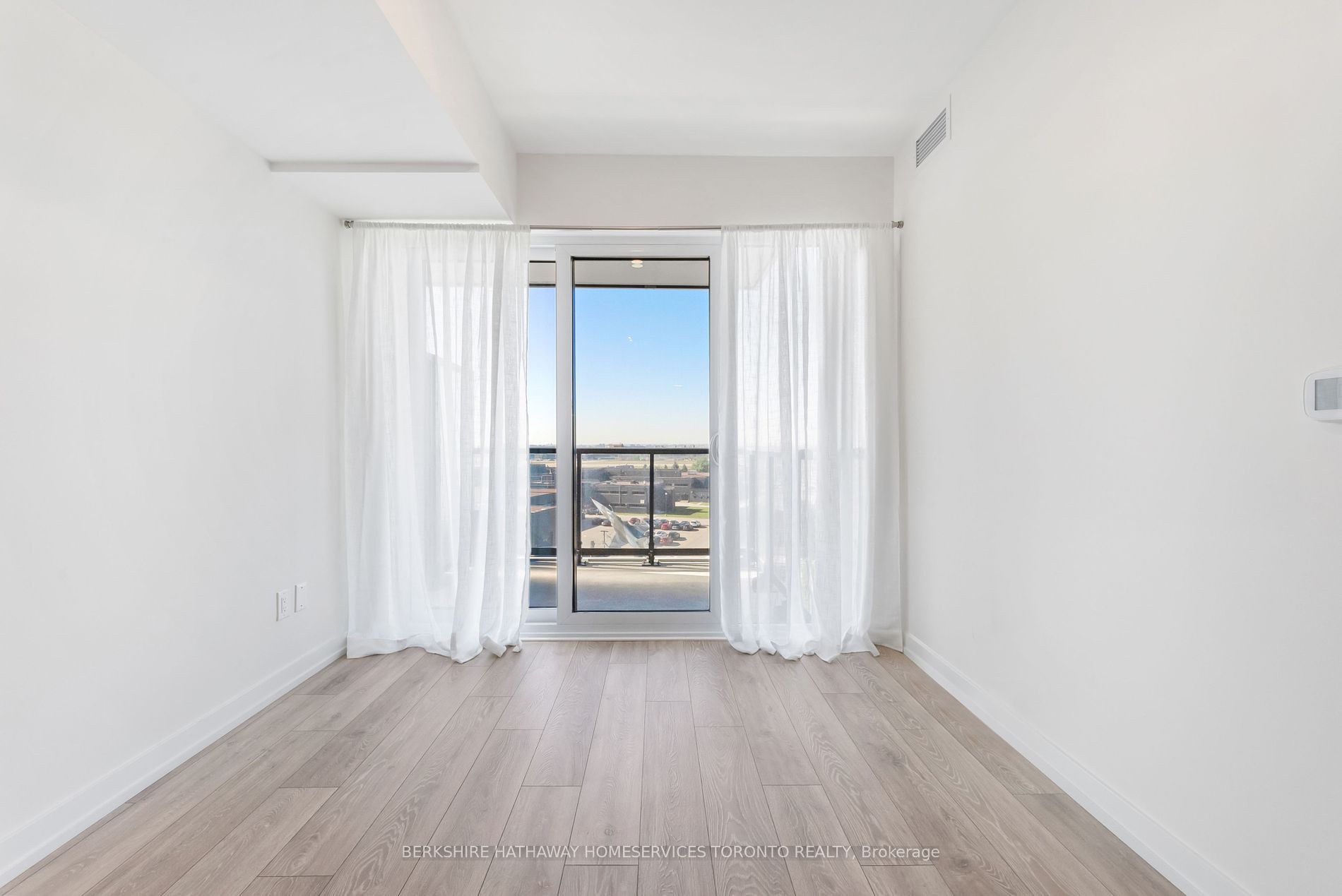 Toronto, ON M3K 0E4, Canada, 2 Bedrooms Bedrooms, ,2 BathroomsBathrooms,Residential,Active,37950