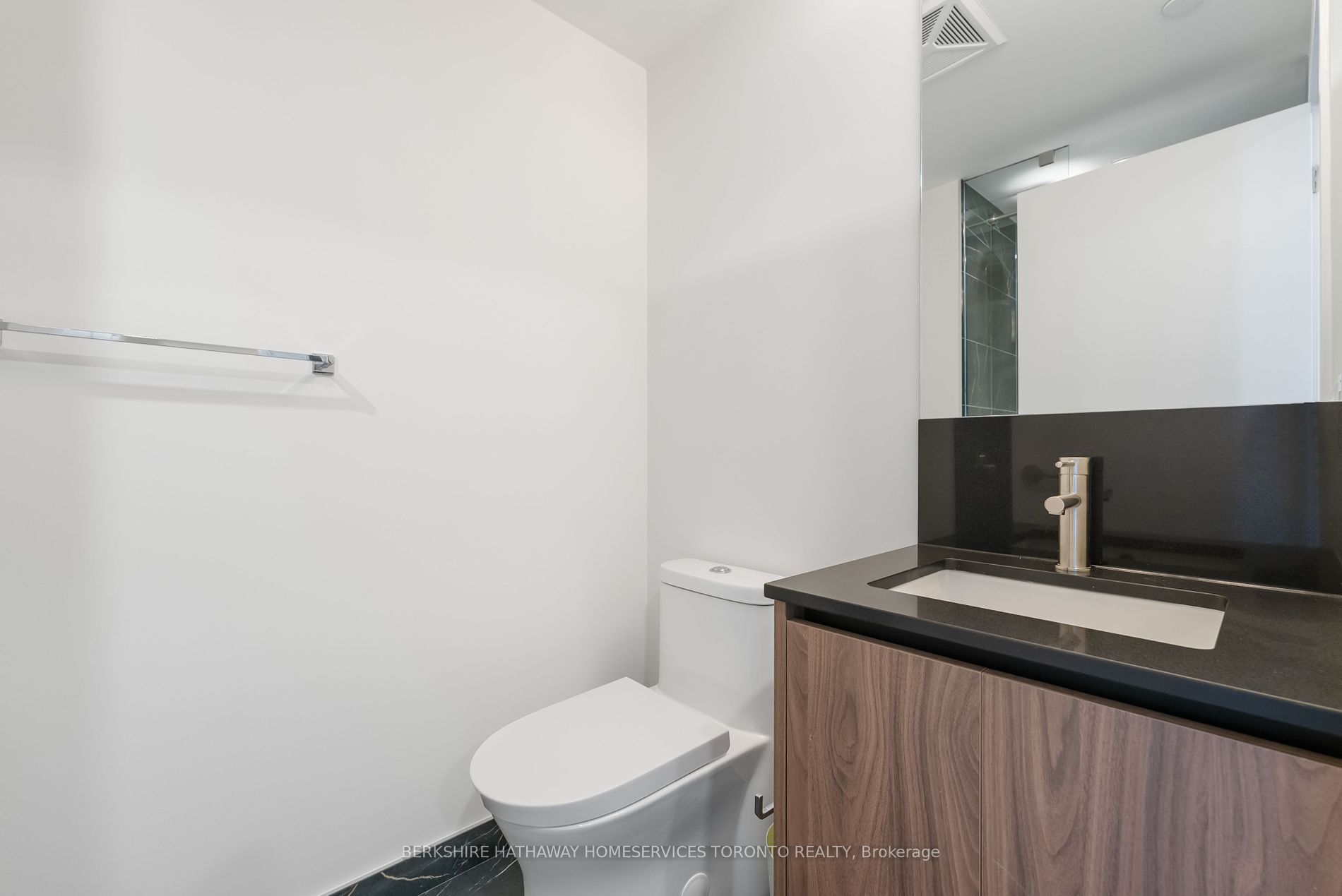 Toronto, ON M3K 0E4, Canada, 2 Bedrooms Bedrooms, ,2 BathroomsBathrooms,Residential,Active,37950