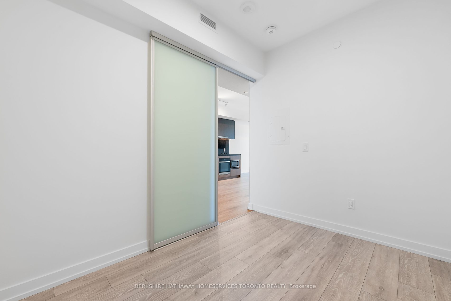 Toronto, ON M3K 0E4, Canada, 2 Bedrooms Bedrooms, ,2 BathroomsBathrooms,Residential,Active,37950