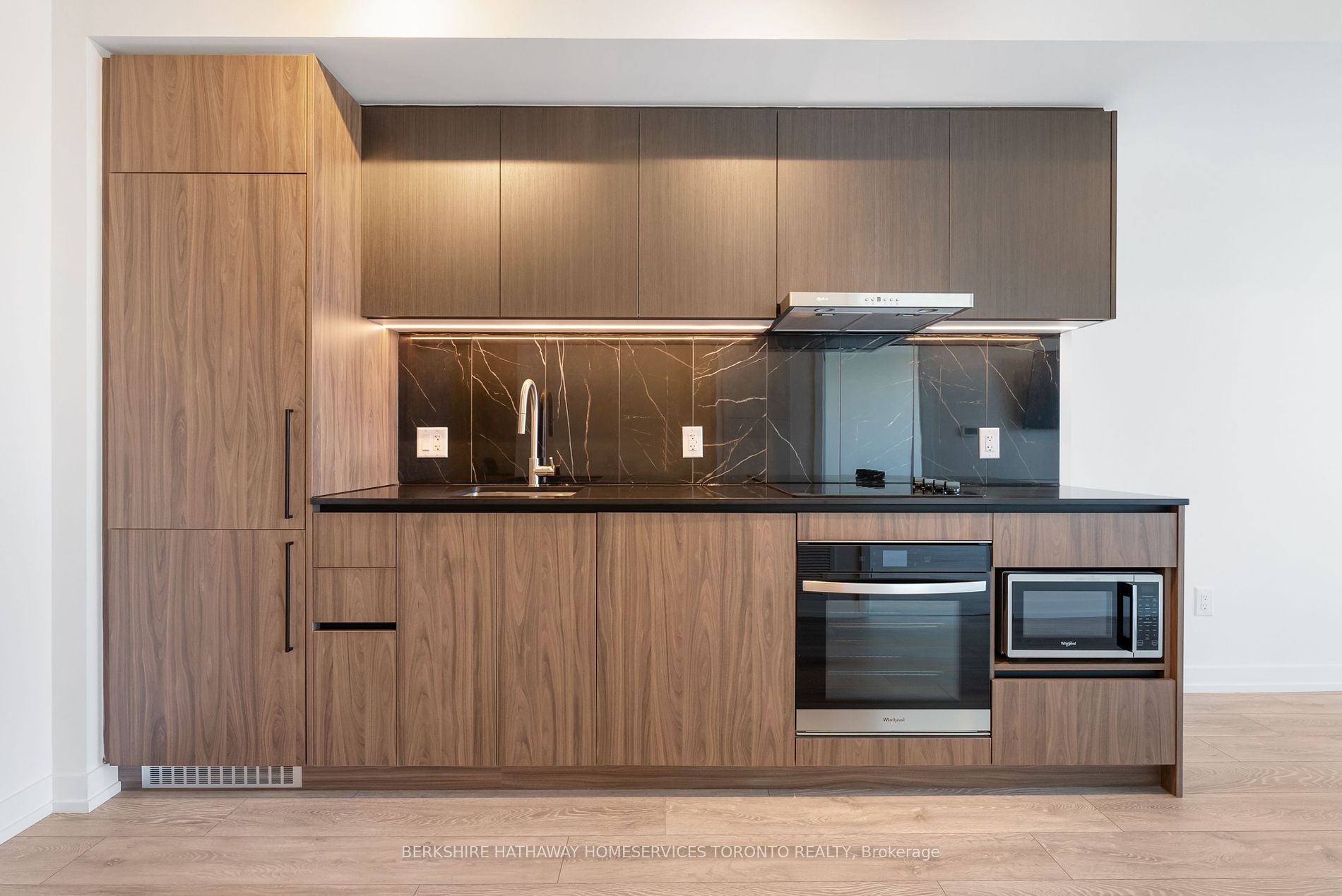 Toronto, ON M3K 0E4, Canada, 2 Bedrooms Bedrooms, ,2 BathroomsBathrooms,Residential,Active,37950