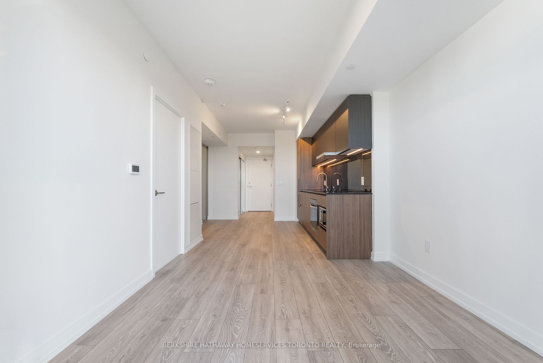 Toronto, ON M3K 0E4, Canada, 2 Bedrooms Bedrooms, ,2 BathroomsBathrooms,Residential,Active,37950