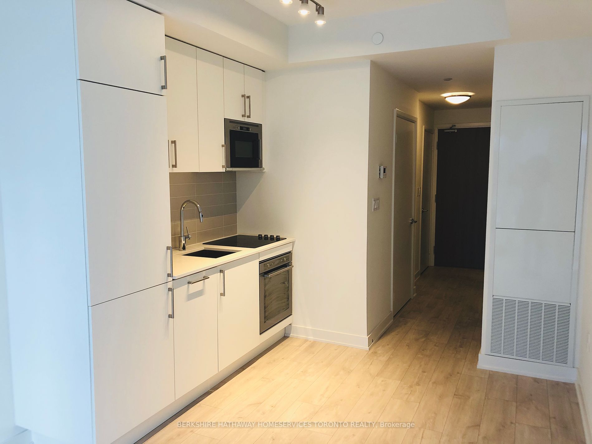 Toronto, ON M5V 1C1, Canada, ,1 BathroomBathrooms,Residential,Active,36625