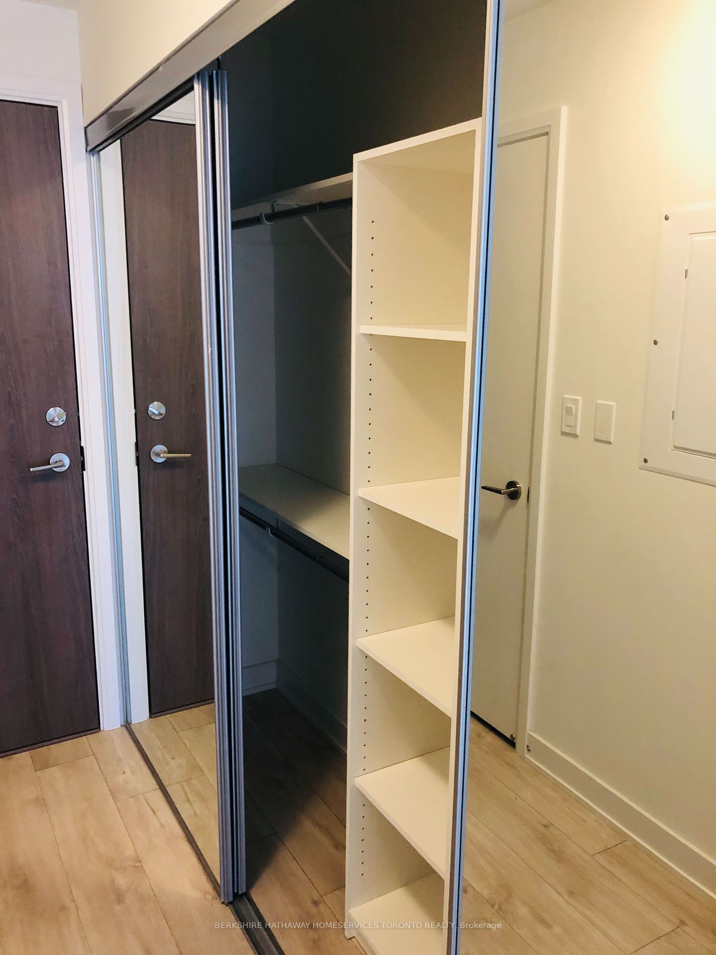 Toronto, ON M5V 1C1, Canada, ,1 BathroomBathrooms,Residential,Active,36625