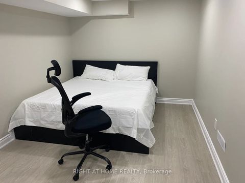 1457 Wakehurst Crescent S Oakville ON L6J 6T5