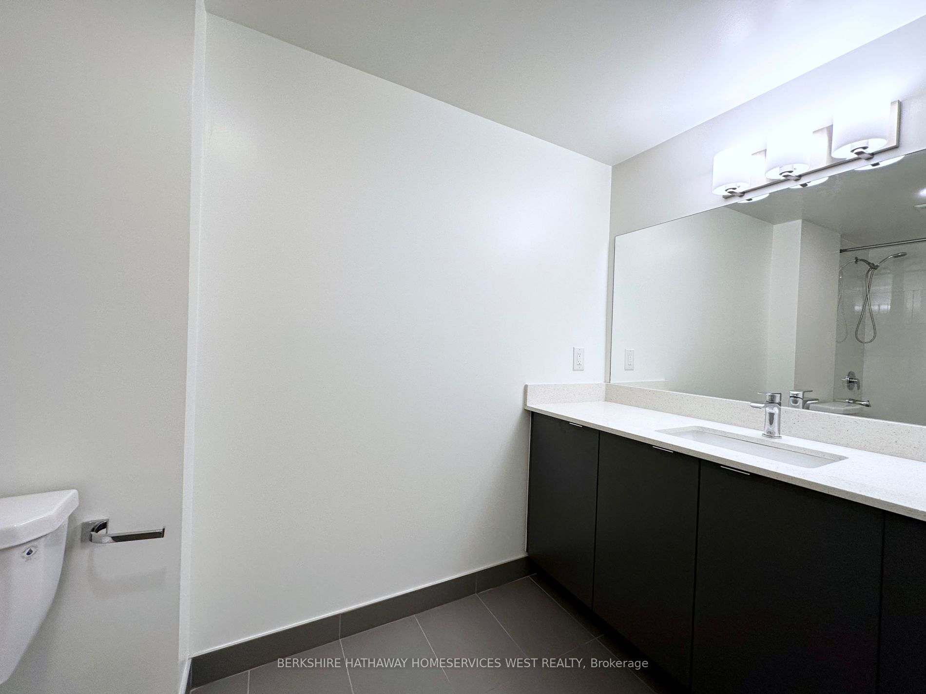 Toronto, ON M6S 2S2, Canada, 1 Bedroom Bedrooms, ,1 BathroomBathrooms,Residential,Active,46976