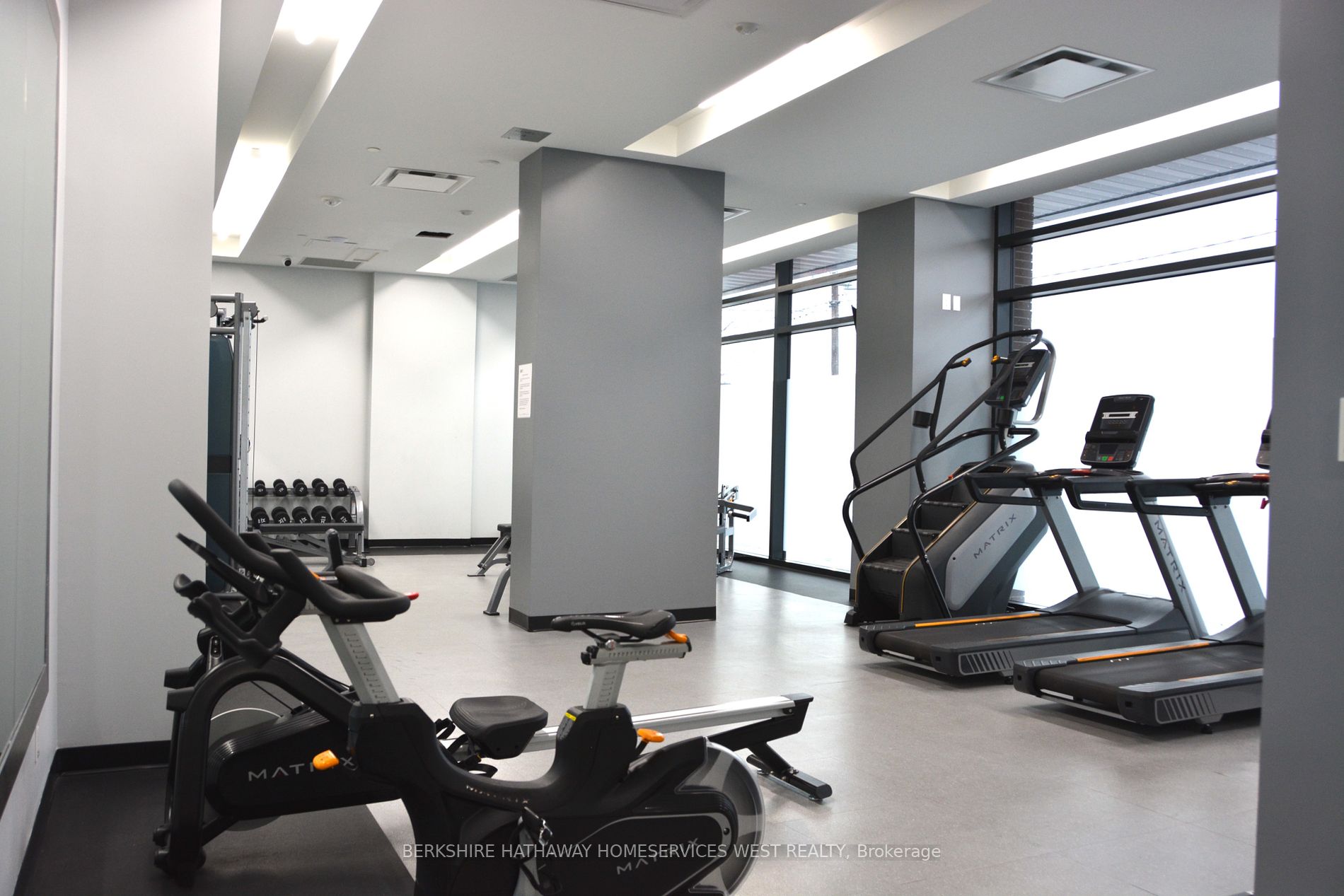 Toronto, ON M6S 2S2, Canada, 1 Bedroom Bedrooms, ,1 BathroomBathrooms,Residential,Active,46976