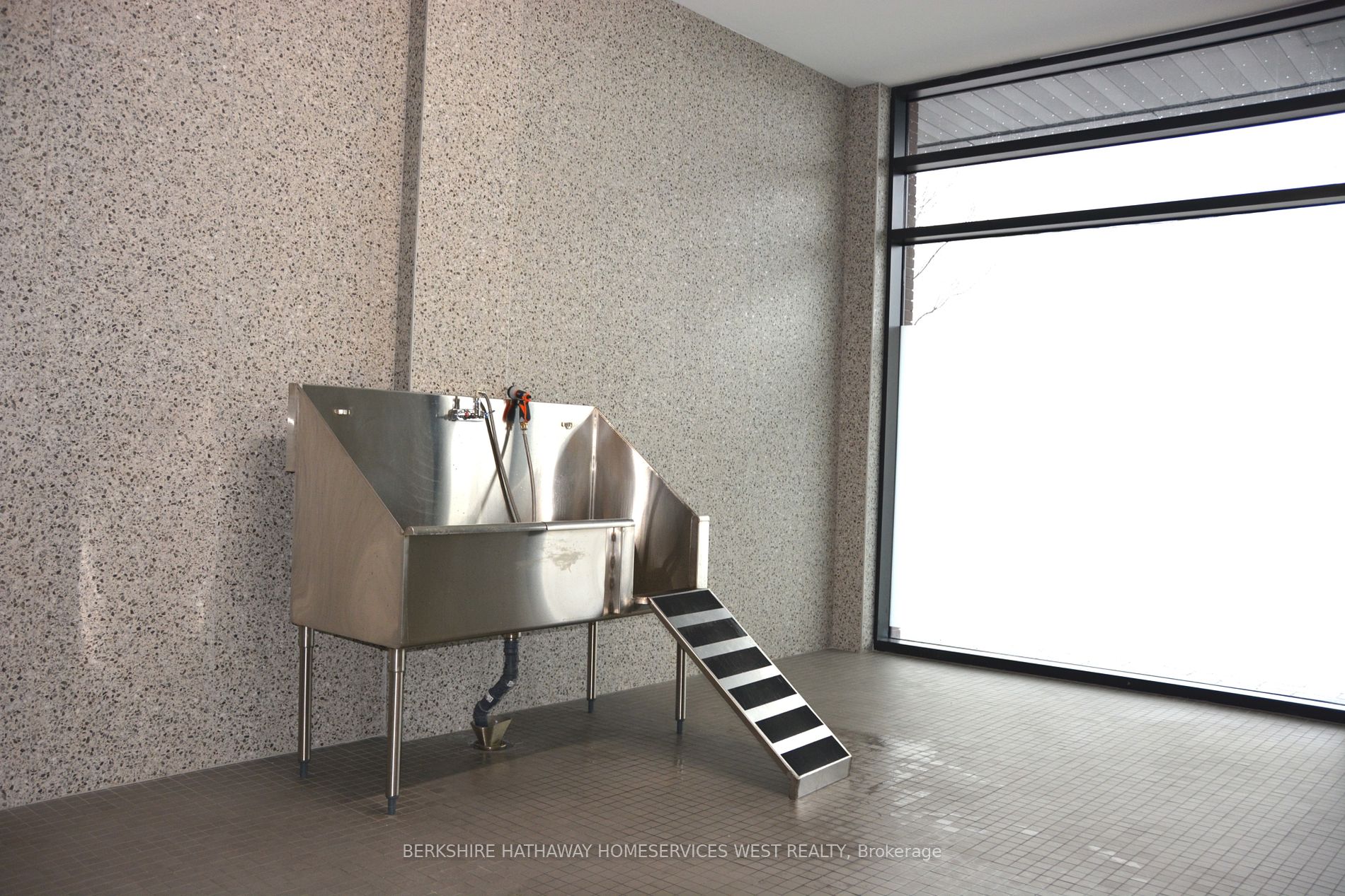 Toronto, ON M6S 2S2, Canada, 1 Bedroom Bedrooms, ,1 BathroomBathrooms,Residential,Active,46976