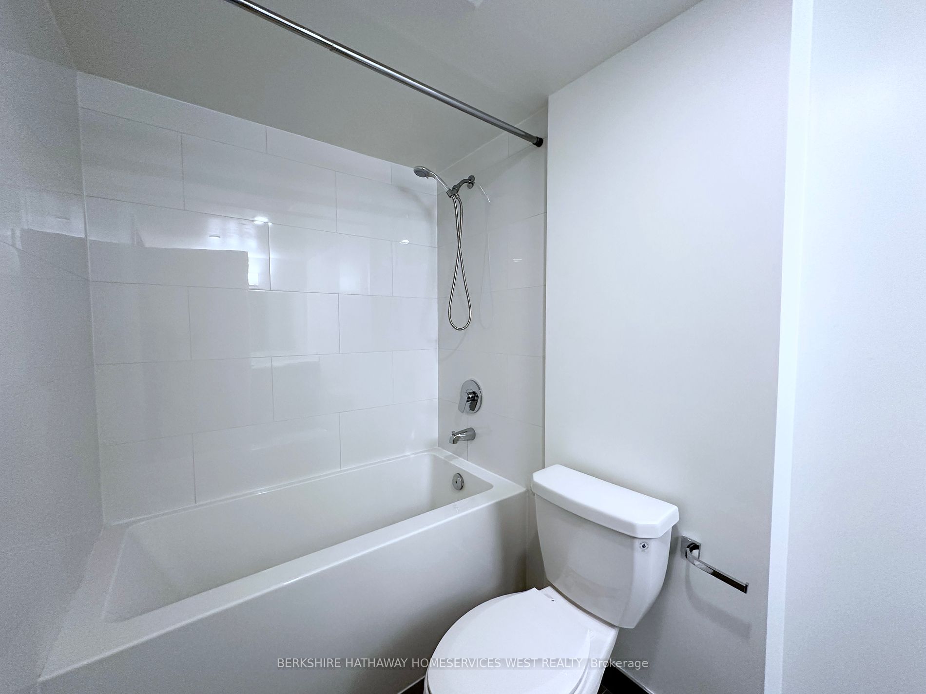 Toronto, ON M6S 2S2, Canada, 1 Bedroom Bedrooms, ,1 BathroomBathrooms,Residential,Active,46976