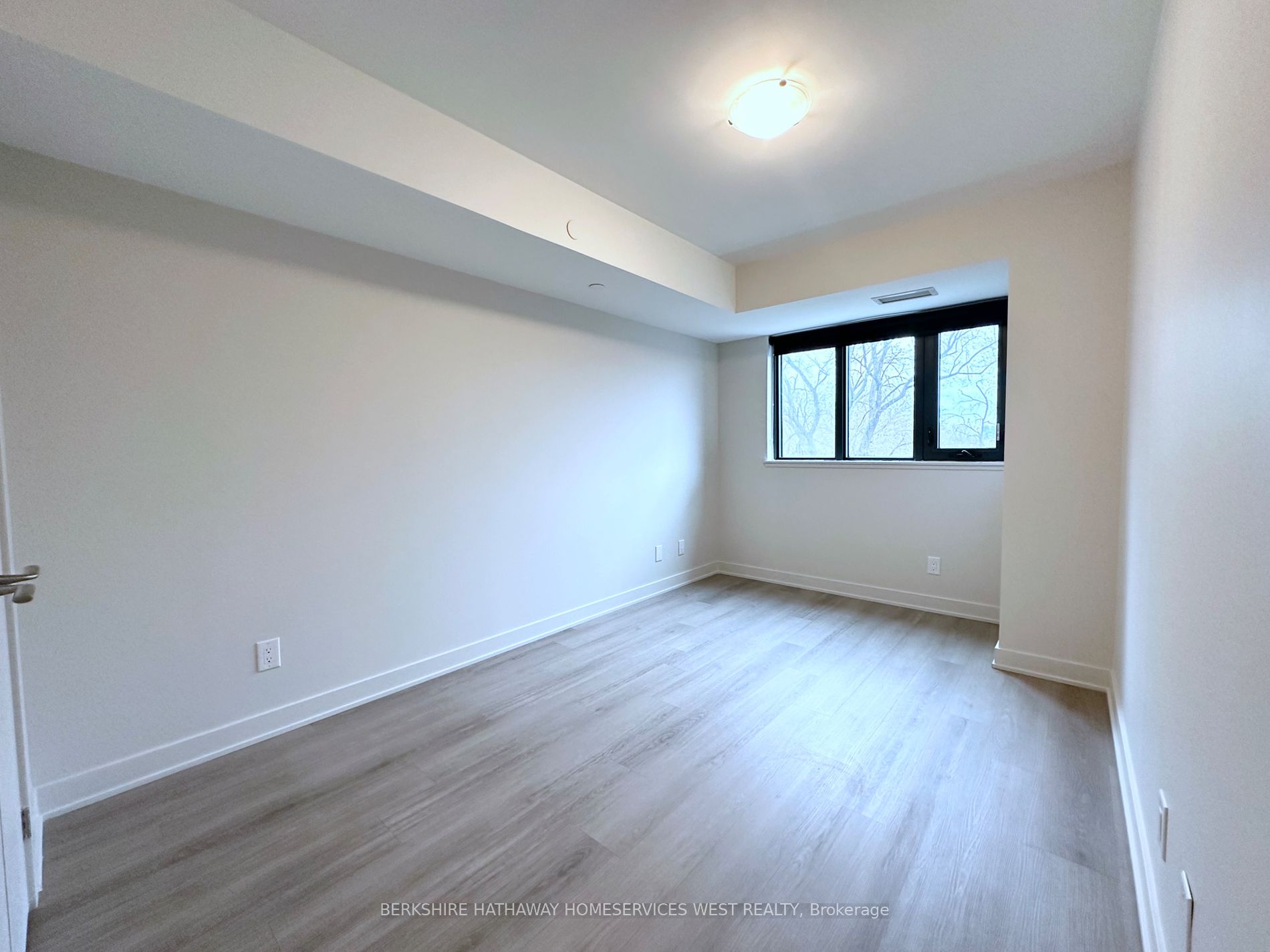 Toronto, ON M6S 2S2, Canada, 1 Bedroom Bedrooms, ,1 BathroomBathrooms,Residential,Active,46976
