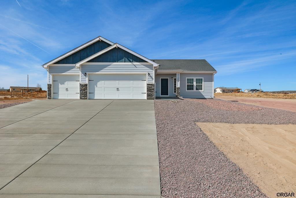 Photo 1 of 44 — 1423 Moonbeam Drive, Pueblo West, CO 81007