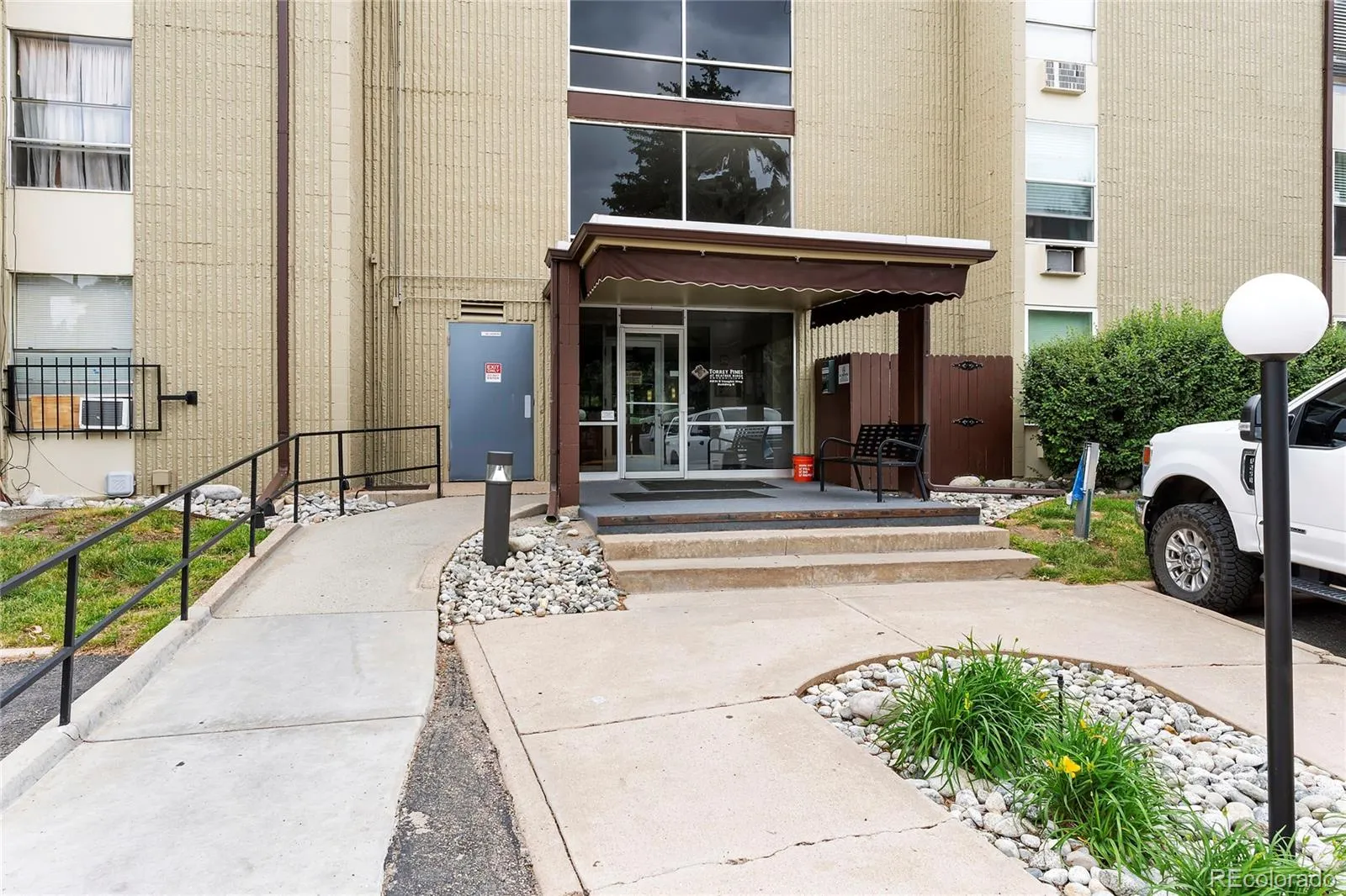 2231 S Vaughn Way Unit 118B  