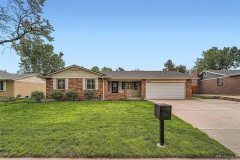 678 S Oswego Court, Aurora, CO MLS: 6632822