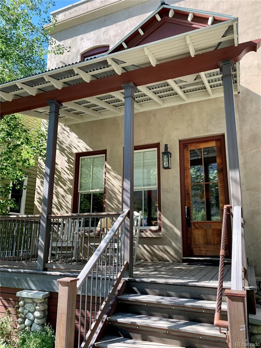 908 S Main St  