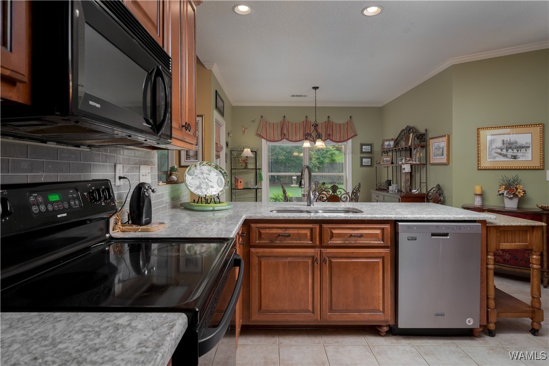 8709 Meadowlake Drive, North Port, Alabama image 3