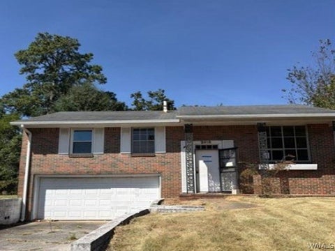 Homes For Sale - 2418 Golden Pines Lane<br/> Birmingham, AL 35211