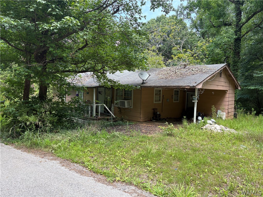 Photo 1 of 12 — 40 Walker Drive, Fayette, AL 35555