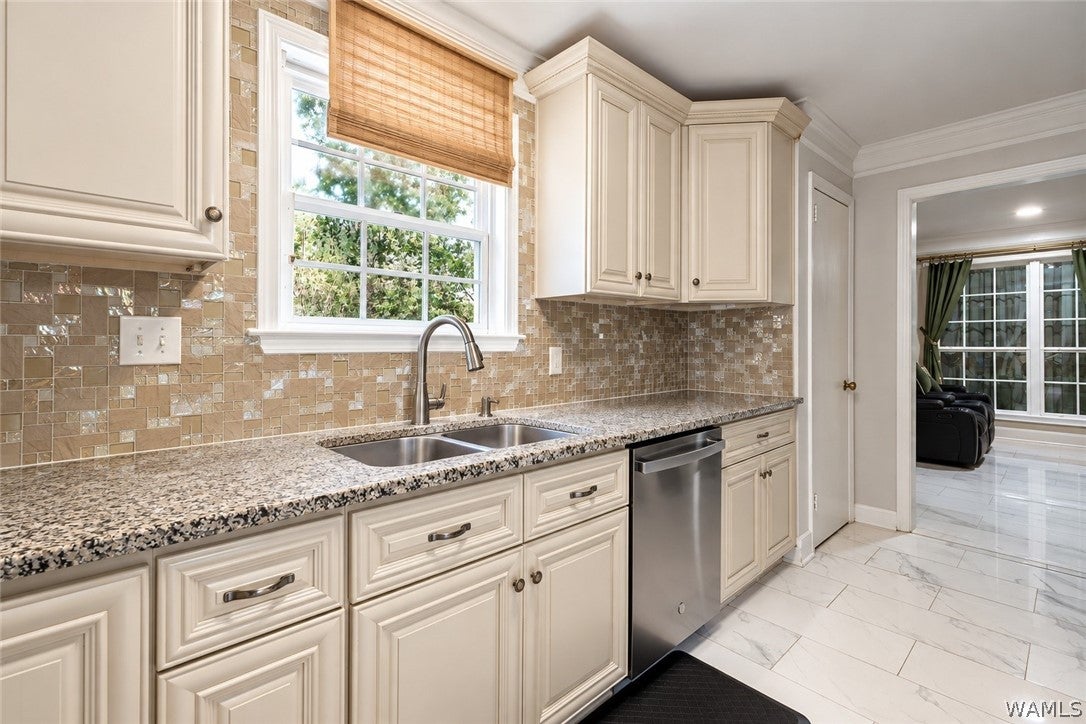 5595-5597 Surrey Lane