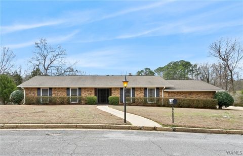 Homes For Sale - 2833 Forest Manor Mnr<br/> North Port, AL 35476