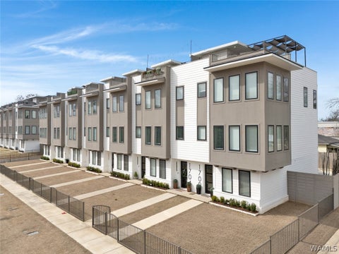 Townhouse For Sale - 1704 12th Ave Ave<br/> Tuscaloosa, AL 35401