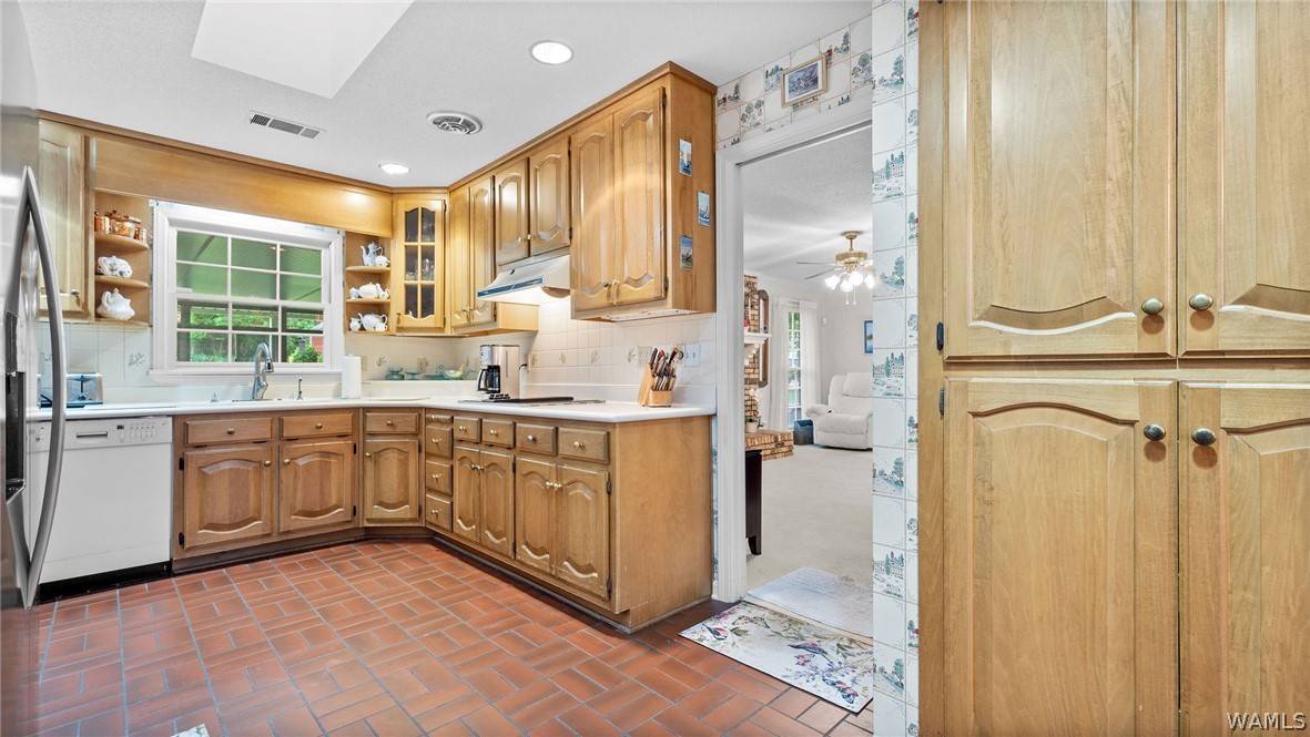 115 Riverdale N