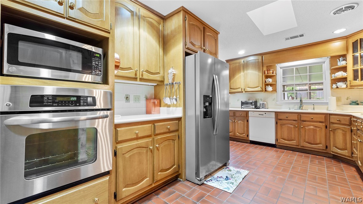 115 Riverdale N