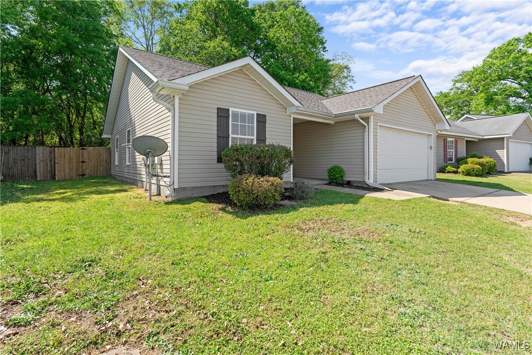 370 Holly Berry Lane, Moundville, Alabama image 3