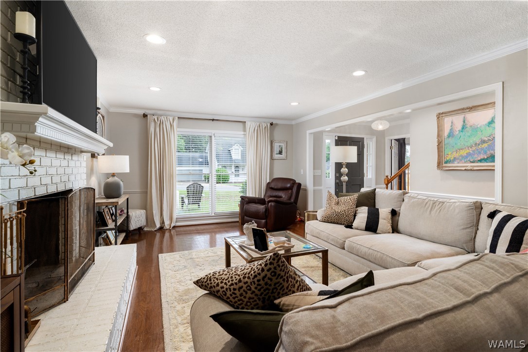 735 Fair Oaks Lane