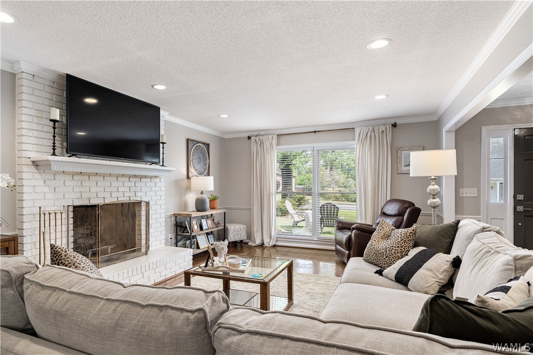 735 Fair Oaks Lane
