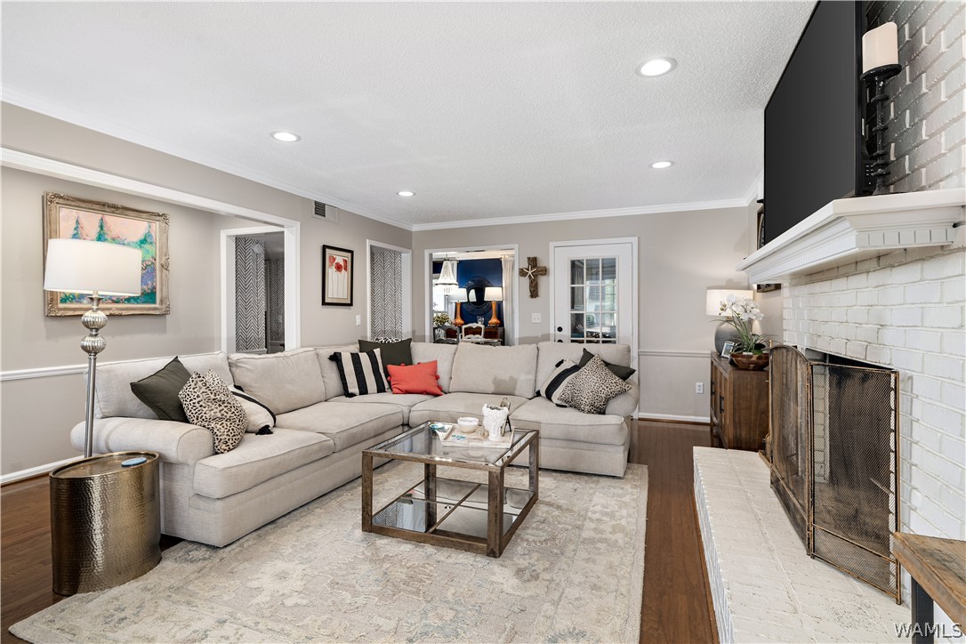 735 Fair Oaks Lane