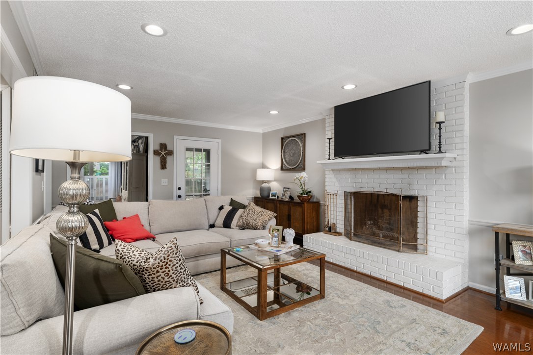 735 Fair Oaks Lane