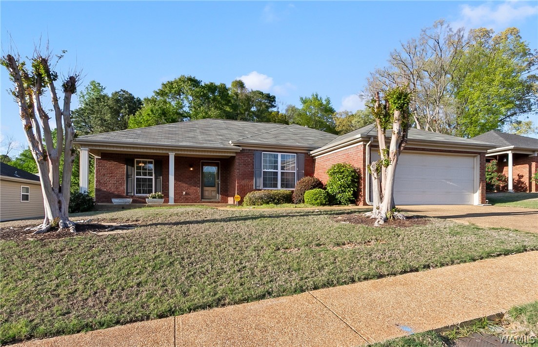 Photo 1 of 31 — 2020 Cross Creek Drive, Tuscaloosa, AL 35404