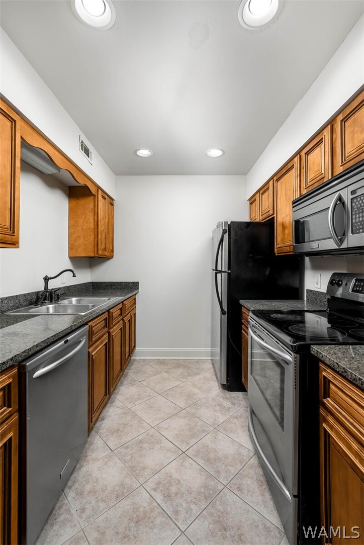 210 15th Street E 60