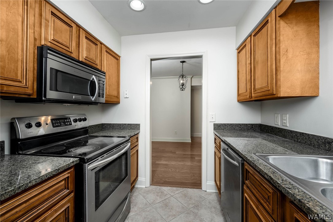 210 15th Street E 60