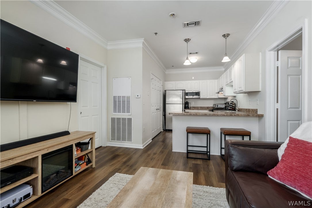 303 Helen Keller Boulevard C330