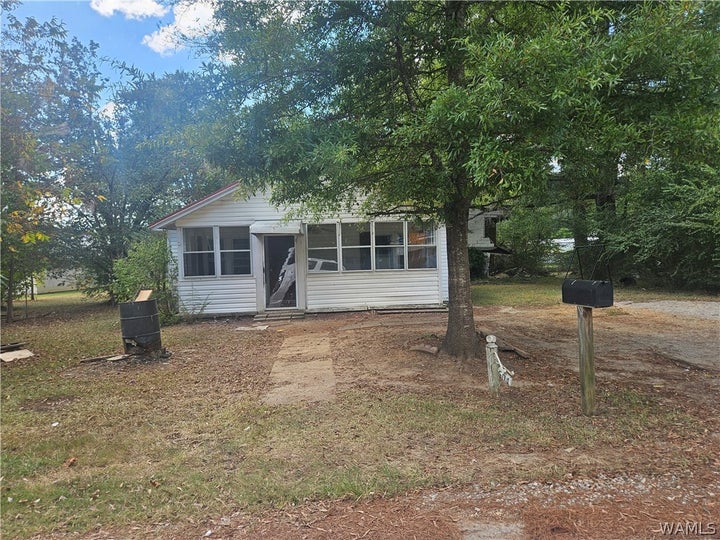 Photo 1 of 12 — 604 4th Street NW, Reform, AL 35481