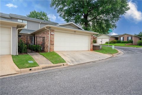 Homes For Sale - 1700 Dauphine Drive<br/> Tuscaloosa, AL 35406