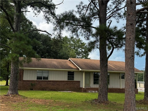 Homes For Sale - 17 Henderson Avenue<br/> Centreville, AL 35042
