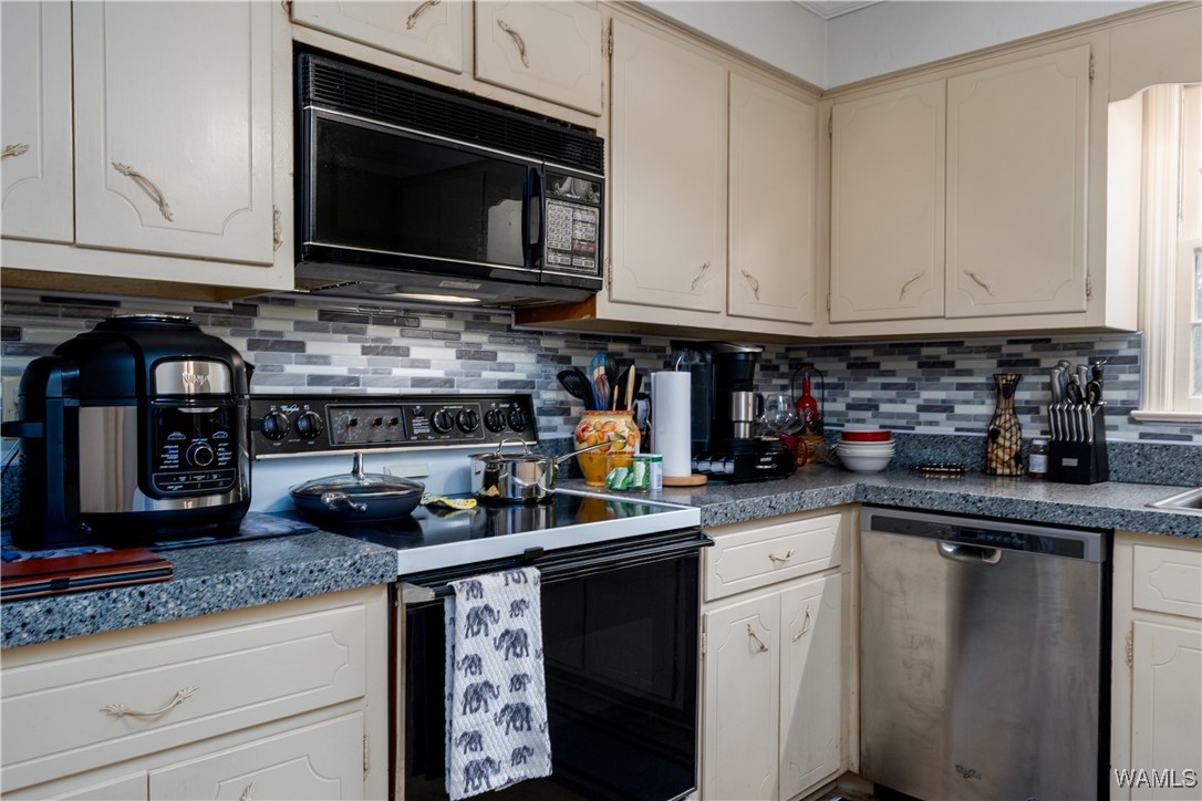 4800 Emerald Bay Drive, North Port, Alabama image 9