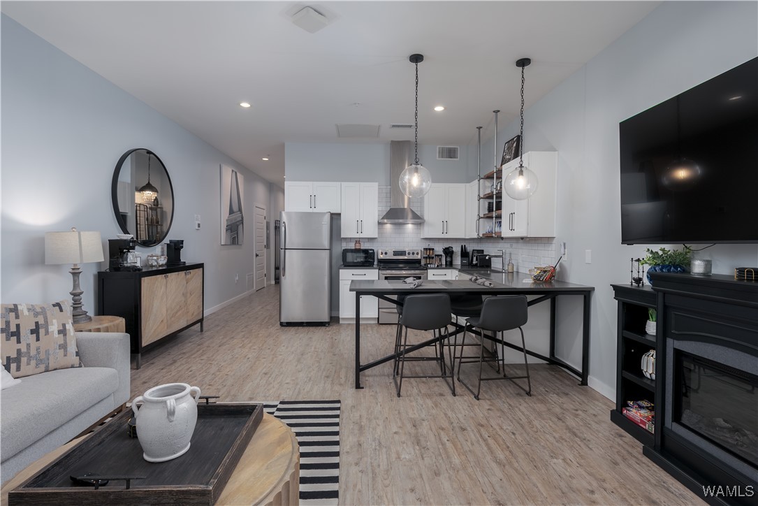 2529 University Blvd 7