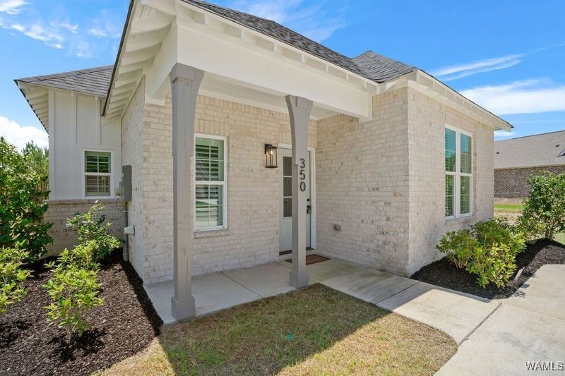350 Shiloh Creek Dr, Calera, Alabama image 1