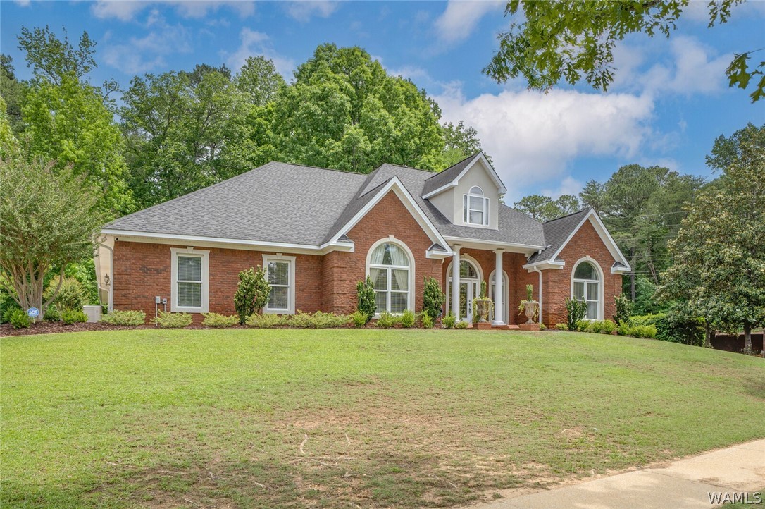 2935 Lake Crest Drive
