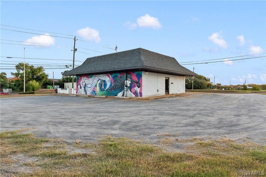 1623 Veterans Memorial Parkway