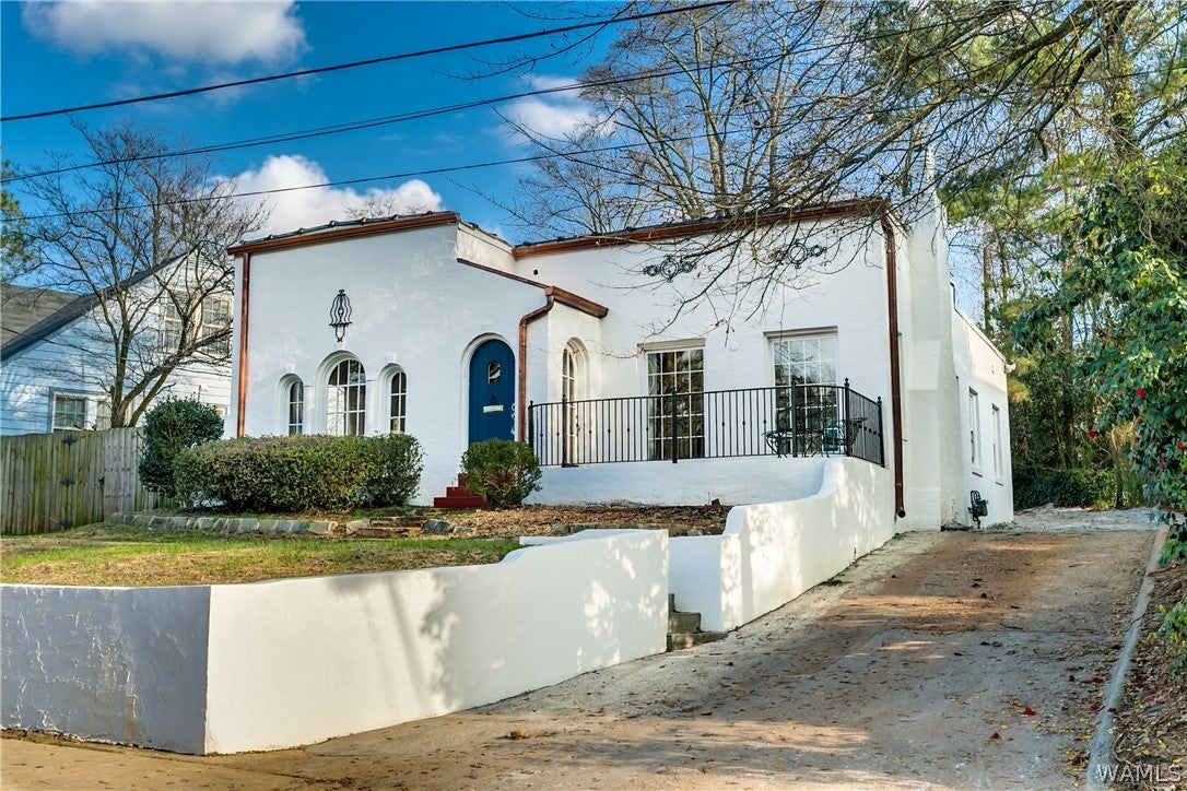 301 Caplewood Drive