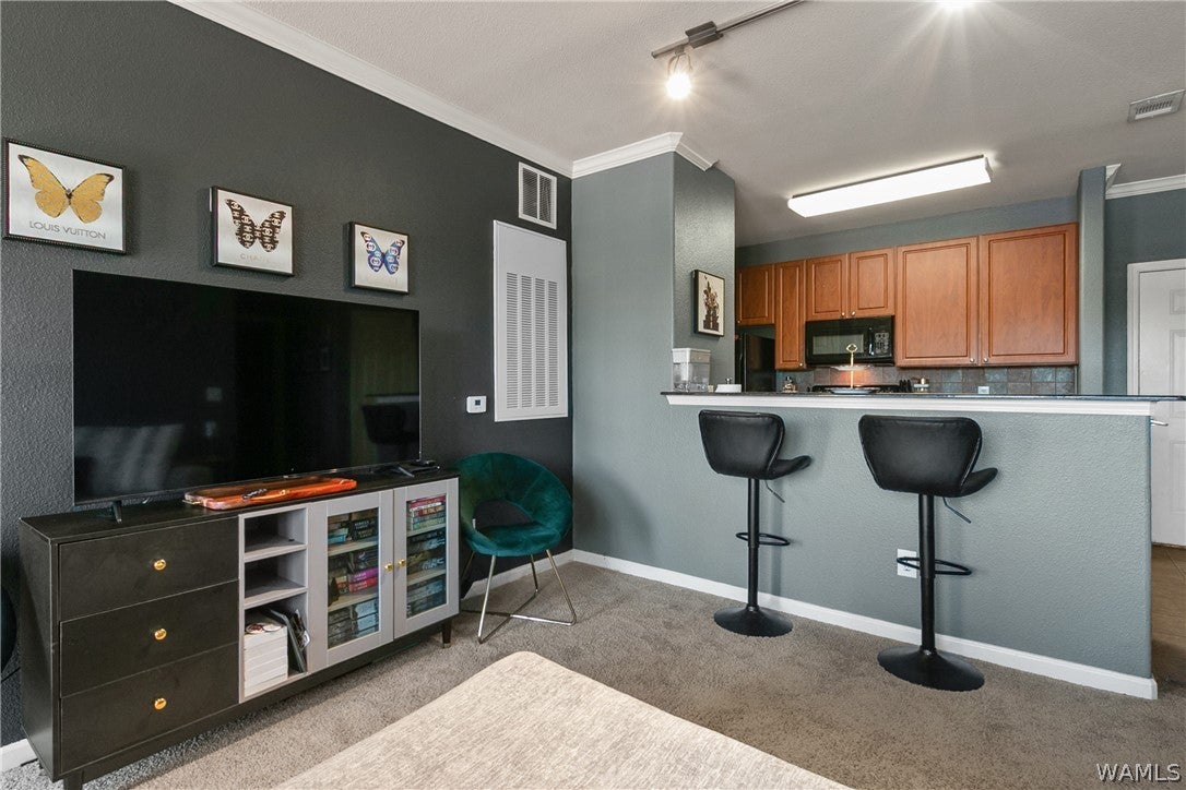 600 13th Street E 832